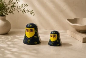 tradional women figurines
